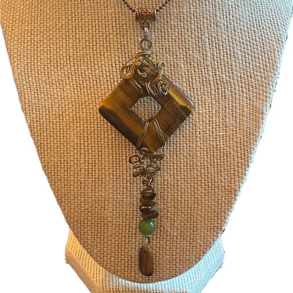 Twisted Metal and Stone Necklace - Picture 2 of 6